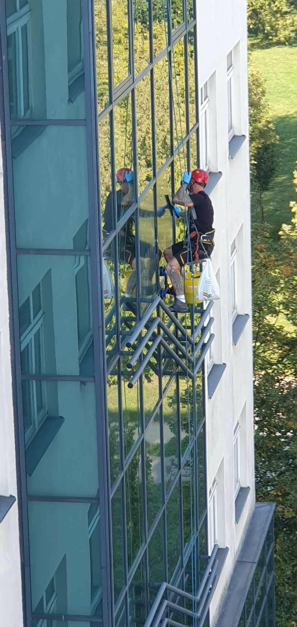 Mycie przeszkleń i świetlików